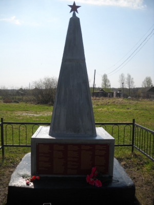 Памятник погибшим воинам ВОВ расположен по адресу: Ярославская область, Любимский район, д. Страшево.   